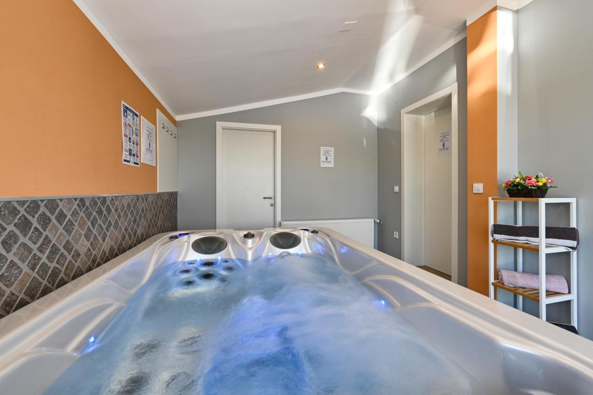 Cvetkova Hiza Sa Jacuzzijem Villa Tuheljske Toplice Eksteriør billede